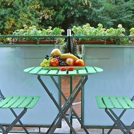 Apartment At Colosseo With Terrace Overlooking The Garden By Lyon Roma Dış mekan fotoğraf
