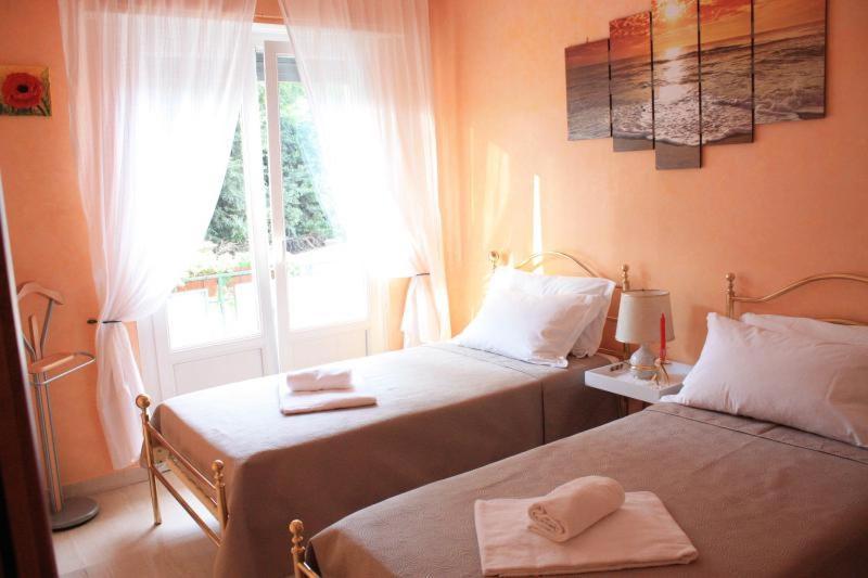 Apartment At Colosseo With Terrace Overlooking The Garden By Lyon Roma Dış mekan fotoğraf